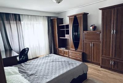 Apartament cu 3 camere decomandat, mobilat în Independenței