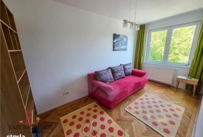 Apartament cu 3 camere decomandat în Aleea Carpați