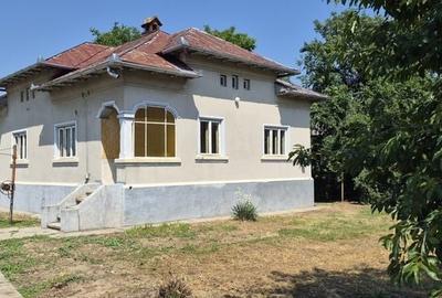 Casă cu 4 camere cu Teren 112 Mp în Central - 2