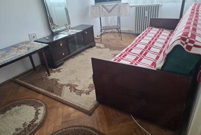 Apartament cu 3 camere semidecomandat în Podgoria