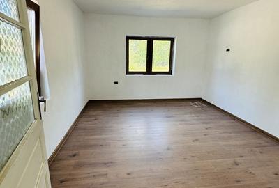 Casă cu 2 camere cu Teren 1411 Mp în Măderat