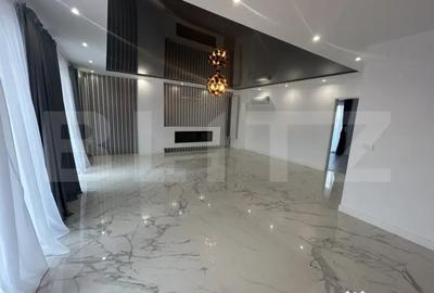 Apartament cu 4 camere decomandat în Nufărul