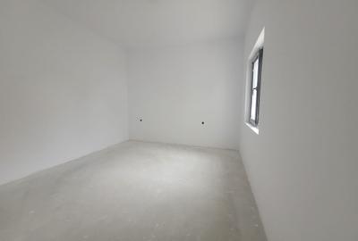 Casă individuală cu 4 camere cu Teren 200 Mp în Est - 2