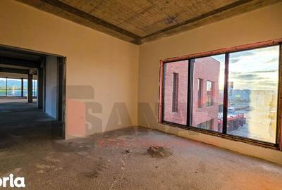 Spațiu comercial, de 435 mp, în Central - 13