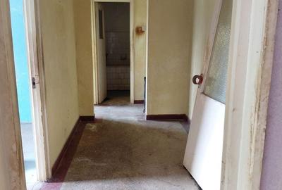 Apartament cu 3 camere decomandat în Micro 16