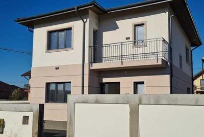 Casă cu 4 camere în Exterior Vest