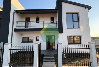 Casă cu 4 camere cu Teren 500 Mp în Central