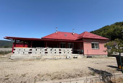 Casă individuală cu 2 camere cu Teren 576 Mp în Poieni