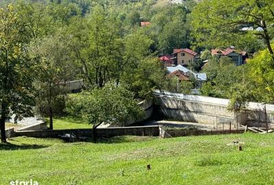 Casă cu 8 camere cu Teren 105000 Mp în Chiojdeanca - 1