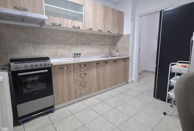 Apartament cu 3 camere semidecomandat în Titan