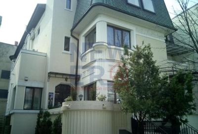 Casă individuală cu 25 camere cu Canalizare în Unirii - 1