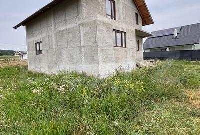 Casă cu 5 camere cu Teren 500 Mp în Central