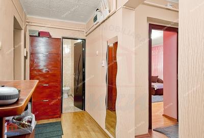 Apartament cu 4 camere decomandat în Micro 16