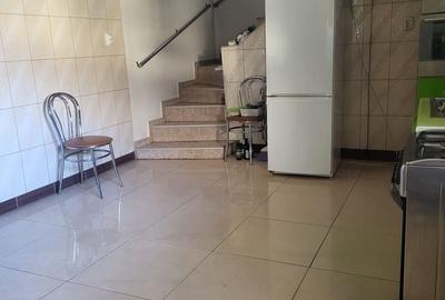 Casă individuală cu 6 camere cu Canalizare în Vatra Luminoasă