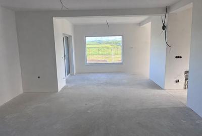 Casă cu 4 camere cu Teren 600 Mp în Central - 2
