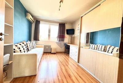 Apartament cu 3 camere semidecomandat, mobilat în Central