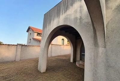 Casă cu Teren 605 Mp în Central