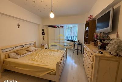 Apartament cu 4 camere decomandat în 9 Mai