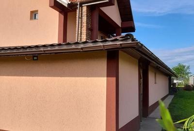 Casă cu 4 camere în Central - 2