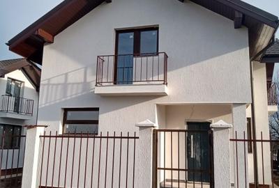Casă cu 4 camere cu Canalizare în Est - 2