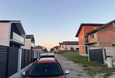 Casă cu 8 camere cu Teren 300 Mp în Berceni