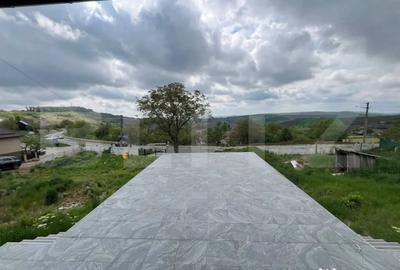 Casă cu 3 camere cu Teren 2600 Mp în Central