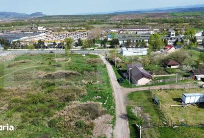 Teren de 2700 mp, în 700 - 2