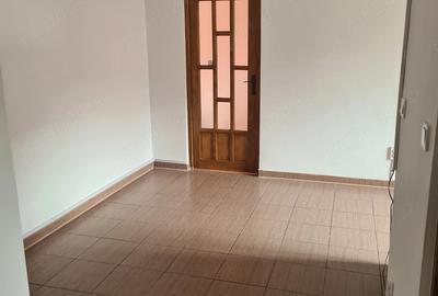 Apartament cu 2 camere decomandat în Precista