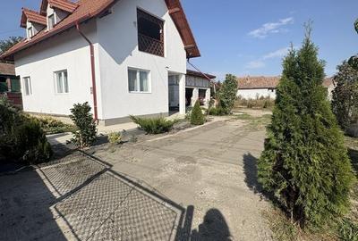 Casă cu 3 camere în Crăciunești