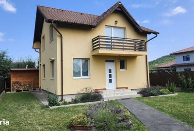 Casă cu 4 camere decomandat în Unirii