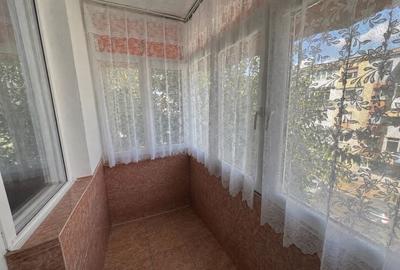 Apartament cu 2 camere semidecomandat în Craiovița Nouă