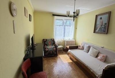Apartament cu 3 camere semidecomandat în Titan