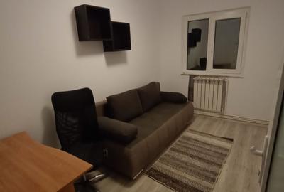Apartament cu 3 camere decomandat în Baza 3 - 4
