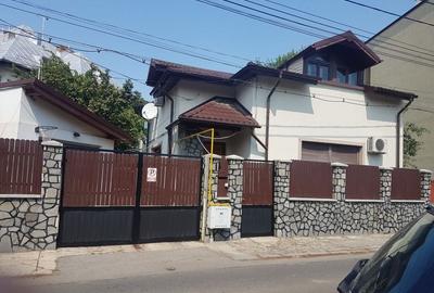 Casă cu 4 camere în Central - 1
