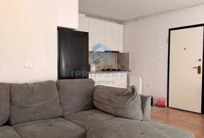 Apartament cu 3 camere semidecomandat în Crângași