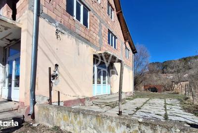 Spațiu comercial, de 500 mp, în Brădeni