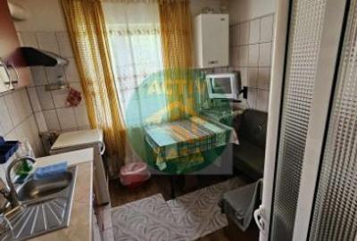 Apartament cu 3 camere decomandat în Roman - 1