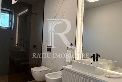Casă cu 8 camere cu Teren 1100 Mp în Sânmartin