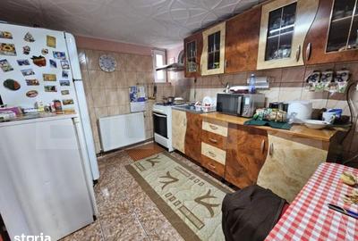 Casă cu 5 camere decomandat cu Teren 295 Mp în Strejnicu