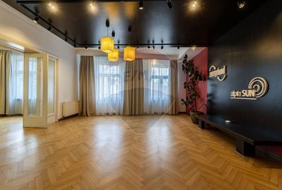 Apartament cu 4 camere circular în Centrul Istoric