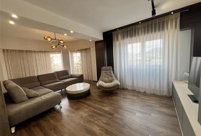 Apartament cu 4 camere decomandat, mobilat în Răcădău