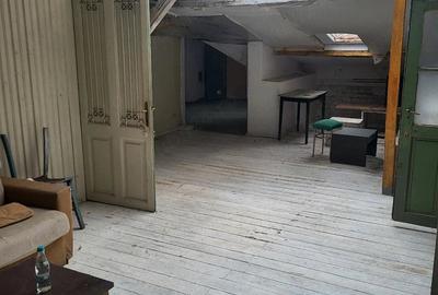 Casă cu 6 camere cu Teren 150 Mp în Centrul Istoric