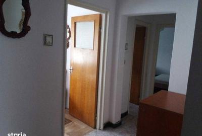 Apartament cu 3 camere decomandat în Micro 4 - 3