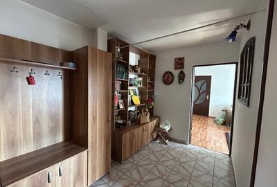 Apartament cu 3 camere semidecomandat, mobilat în Central - 1