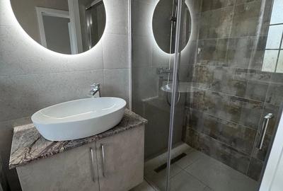 Casă cu 6 camere cu Teren 300 Mp în Chișoda