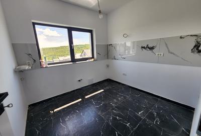 Duplex cu 4 camere cu Canalizare în Valea Adâncă
