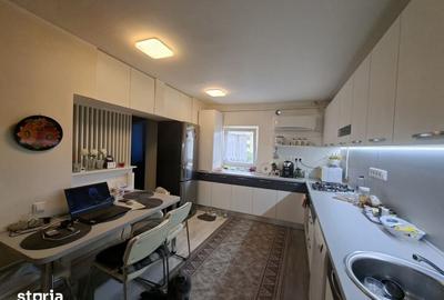 Apartament cu 3 camere în Traian
