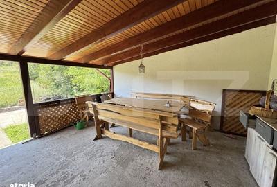 Casă cu 4 camere în Guruslău