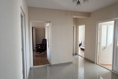 Apartament cu 4 camere decomandat în Exterior Vest