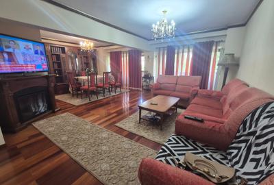 Apartament cu 4 camere decomandat în Decebal